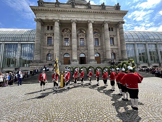 Schäfflertanz Sonderedition: Auftakt 2022 vor der Bayerischen Staatskanzlei am 05.05.2022 (Bild: Martin Schmitz)